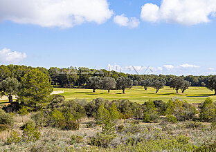 Ref. 2303373 | Tolles Reihenhaus in 1. Linie zum Golfplatz in beliebter Anlage