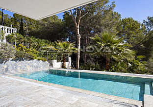 Ref. 2403384 | Chic designer villa in quiet residential area 