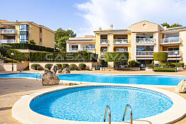 Tolles Penthaus in mediterraner Wohnresidenz mit Pool
