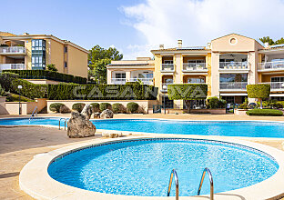 Estupendo ático en moderno complejo con piscina