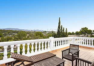 Ref. 2303391 | Balkon mit Sonnenliegen