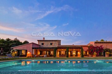 Idyllic natural stone finca with horse stables