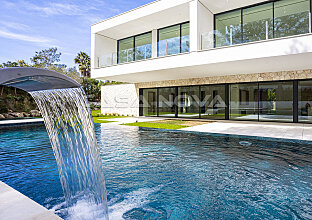 Neubau Luxusvilla mit Pool in exklusiver Wohnlage