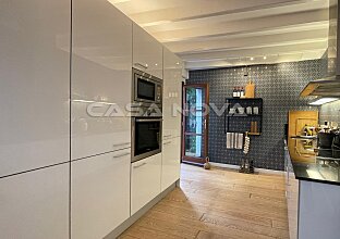 Ref. 1203405 | Elegante dúplex de diseño con hermoso patio interior