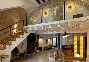 Ref. 1203405 | Elegante dúplex de diseño con hermoso patio interior