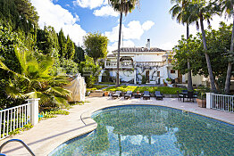 Villa romántica con precioso jardín y piscina