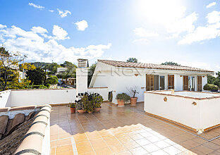 Ref. 2503415 | Romantic villa with beautiful garden and pool 