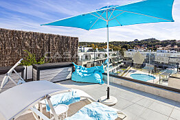 New build penthouse with private pool near to the beach