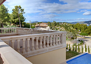 Ref. 247419 | Espaciosa villa de diseño elegante con vistas al mar 