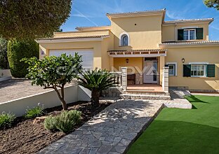 Ref. 2403440 | Luxurious villa with enchanting sea view