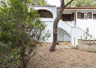 Country house surrounded by nature in a quiet residential area