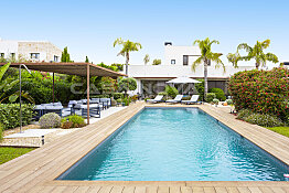 Preciosa villa con gran piscina y cuidado jardín