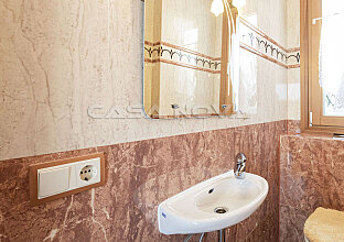 Ref. 2403455 | Guest bathroom