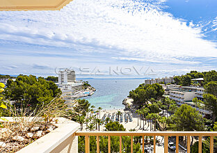 Modern penthouse with sensational panoramic sea view