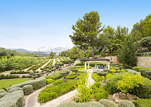 Ref. 2703462 | Enchanting mansion on large land in exclusive location