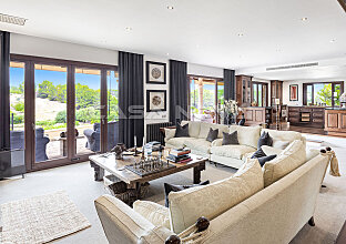 Ref. 2703462 | Enchanting mansion on large land in exclusive location