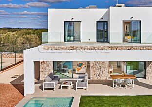 Moderne Neubau Villa mit Pool in Strand- und Hafennähe