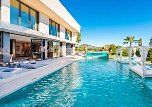 Ref. 2503363 | Sensational luxury villa with unique panoramic views