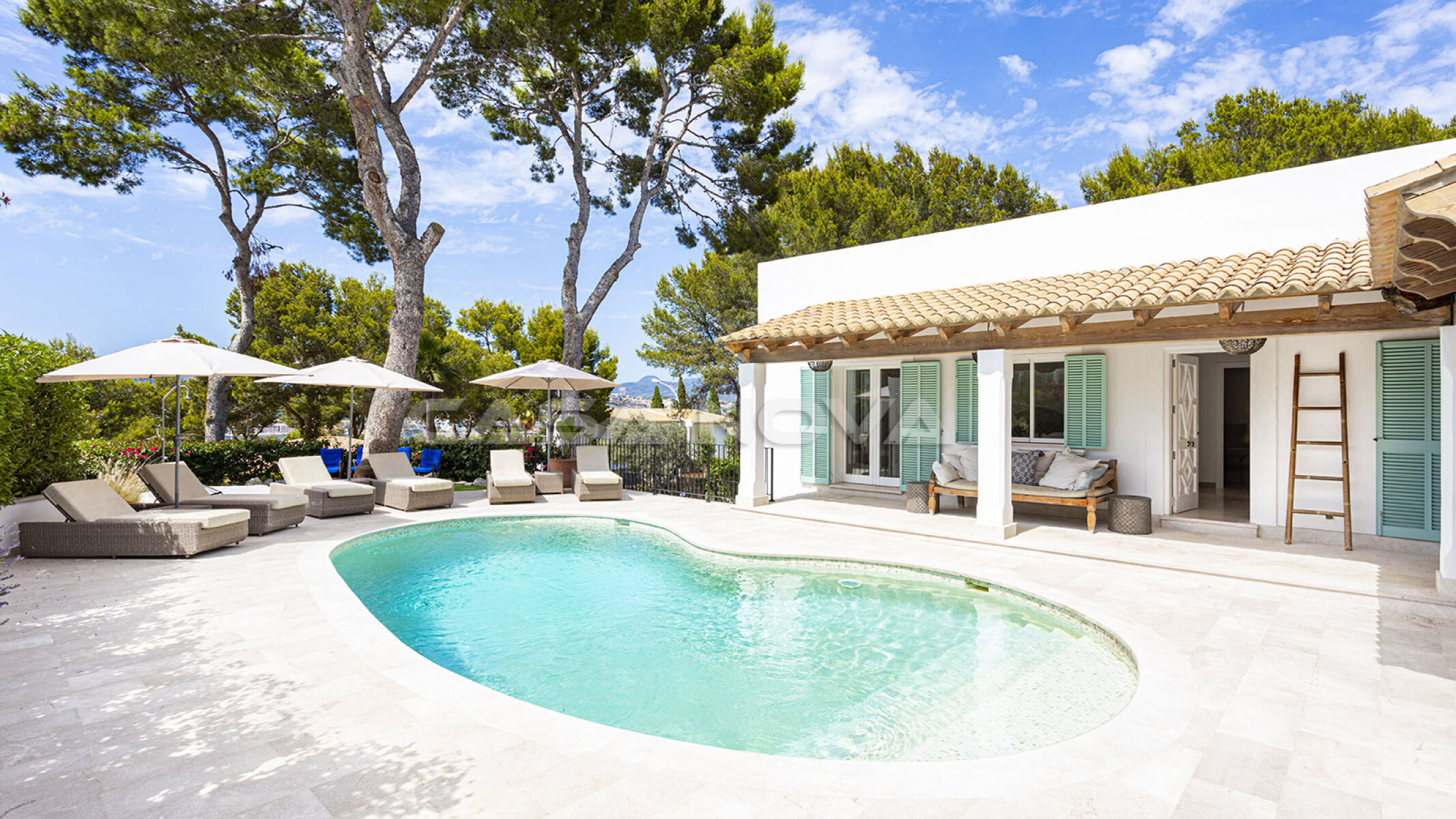 Idyllic luxury villa with enchanting panoramic views