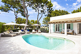 Idyllic luxury villa with enchanting panoramic views