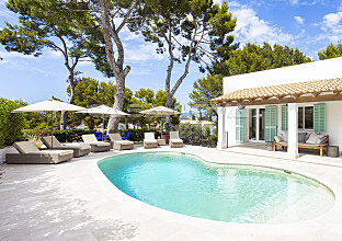 Idyllic luxury villa with enchanting panoramic views