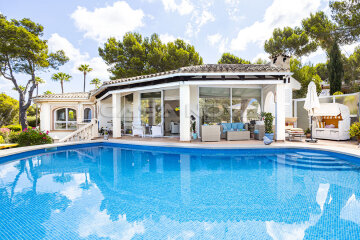 Mallorca Villa with sea view in popular residential area
