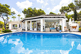 Mallorca Villa mit Meerblick in beliebter Wohngegend