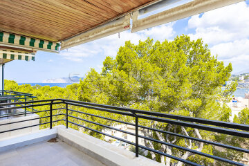 Modernes Penthouse mit Meerblick in beliebter Lage