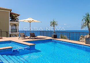 Ground floor apartment with garden and sea views