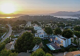 Ref. 2403279 | Imposante Villa in Konstruktion mit einzigartiger Eleganz