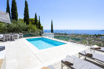 Wunderschöne Poolterrasse mit Meerblick