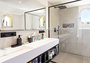 Ref. 2303509 | Top modernes Badezimmer mit Glasdusche