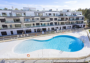 Ref. 1303362 | Complejo comunitario bien mantenido con piscina y terrazas soleadas