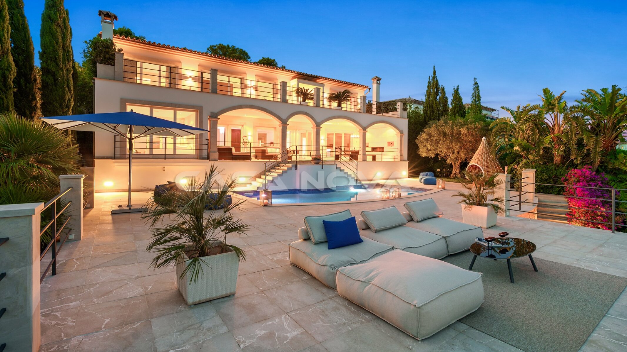 Moderne Luxusvilla mit 180 Grad Meerblick