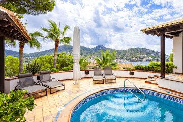 Mediterranean villa with view of the natural harbor and the sea