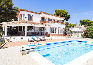 Ref. 2603513 | Mediterranean villa with pool in quiet residential area