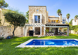 Ref. 2303520 | Lujosa villa en 1ª línea de golf con piscina y jardín