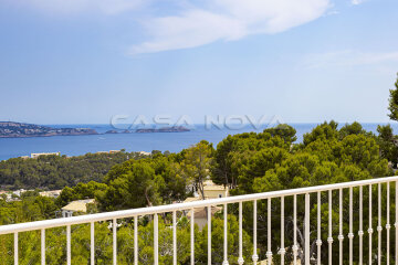 Lujosa villa orientada al sur con vistas al mar