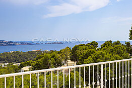 Luxurious south facing villa with sea view