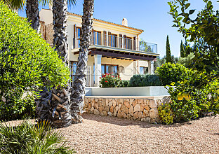 Ref. 2403533 | Enchanting luxury villa on a spacious plot