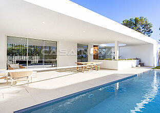 New villa with pool in a quiet residential area