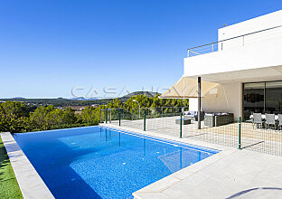 Ref. 2403543 | Elegante Villa mit Pool und Garten in beliebter Wohngegend