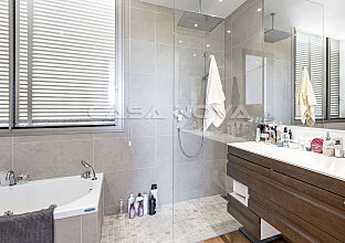 Ref. 2403543 | Villa mit Pool in beliebter Wohngegend