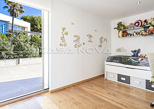 Ref. 2403543 | Elegant villa with pool and garden in popular residential area