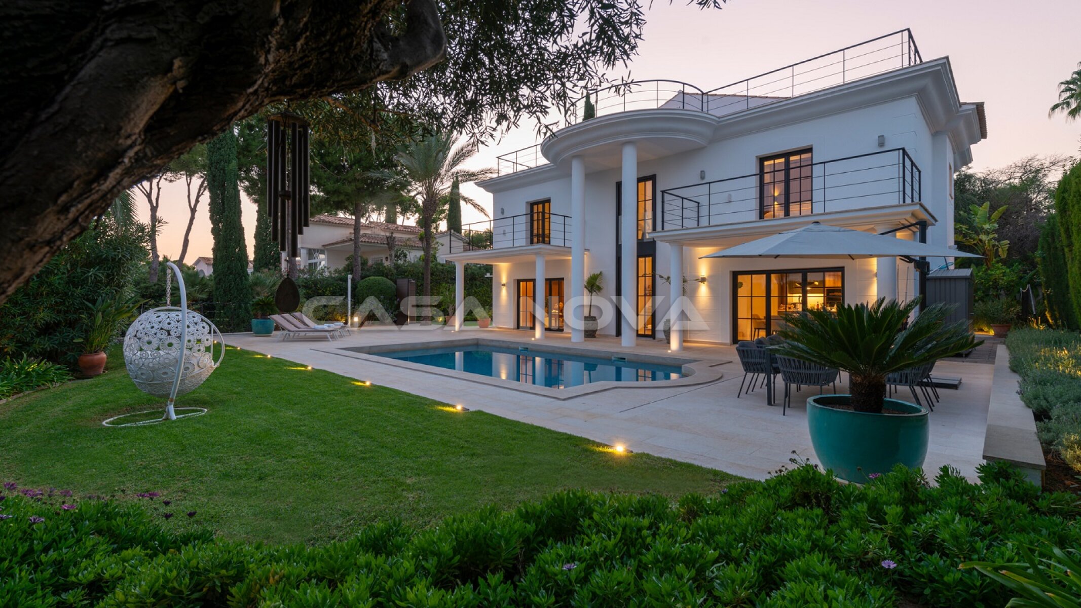 Elegante residencia familiar con jardines mediterrneos