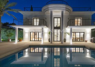 Elegante residencia familiar con jardines mediterráneos