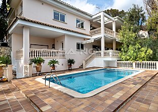 Ref. 2403566 | First-class luxury villa in a quiet residential area