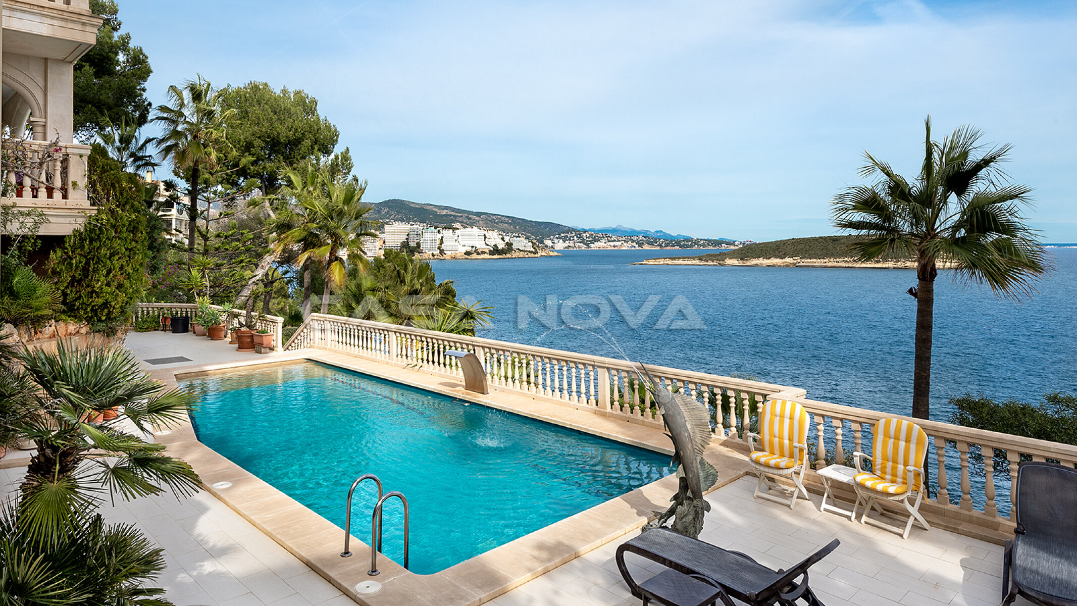 Sensational luxury villa in 1st sea line with fantastic views
