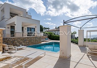 Ref. 2403580 | Elegant luxury villa with sensational sea views