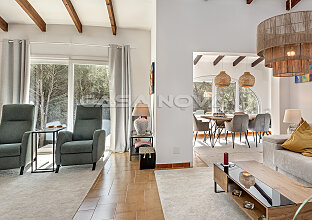 Ref. 2303584 | Renovierte Villa in begehrter Wohngegend 